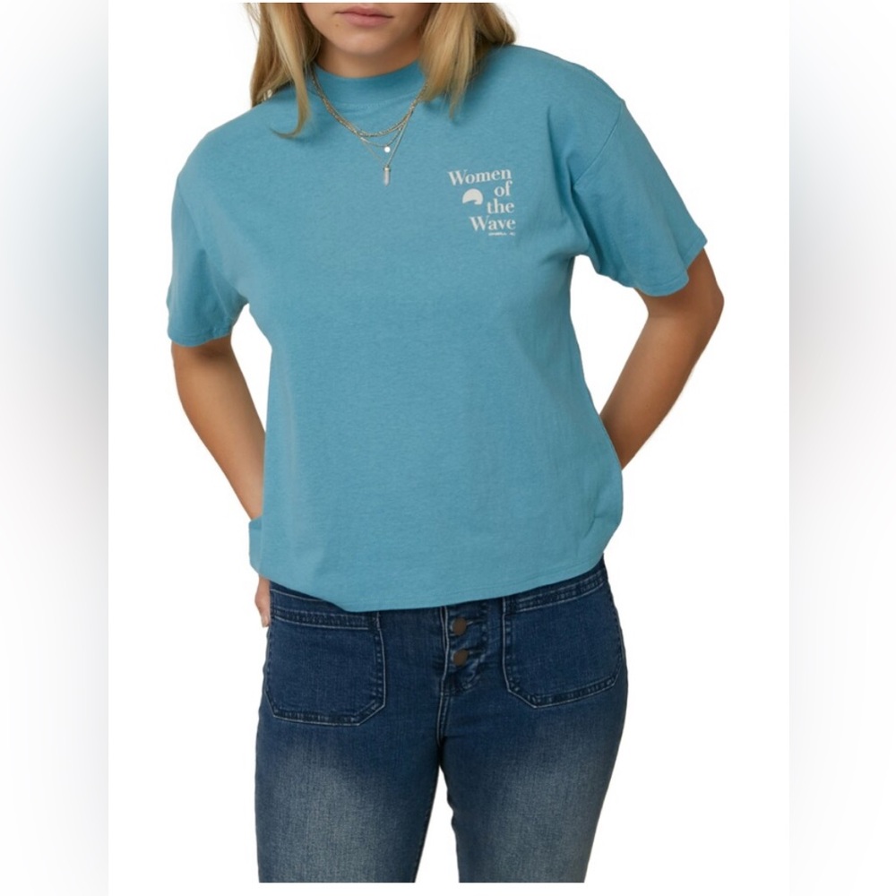 O'Neil- NWT Women’s Blue Graphic Cropped Tee size Small